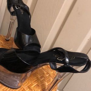 VERY SEDUCTIVE PLATFORM HEELS